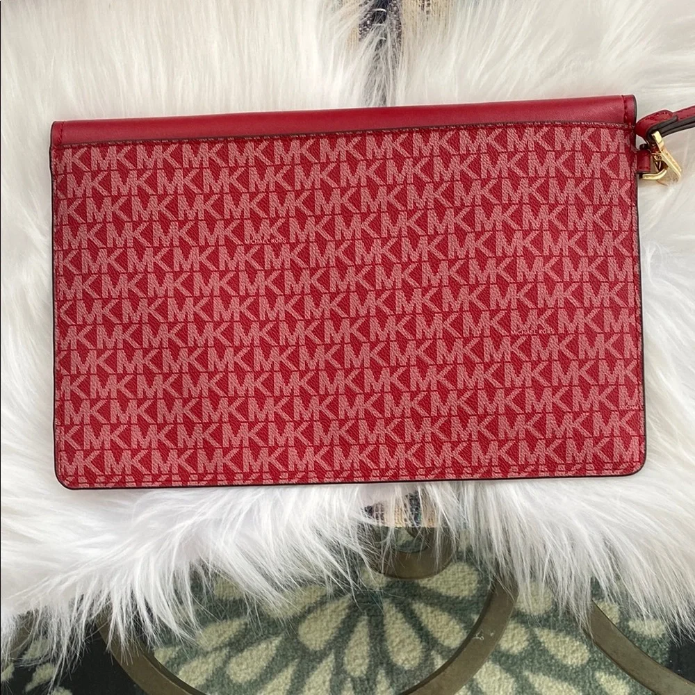 EUC Michael Kors large signature envelope Wristlet Clutch